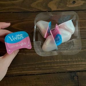Venus Gillette comfort glide razor head refills